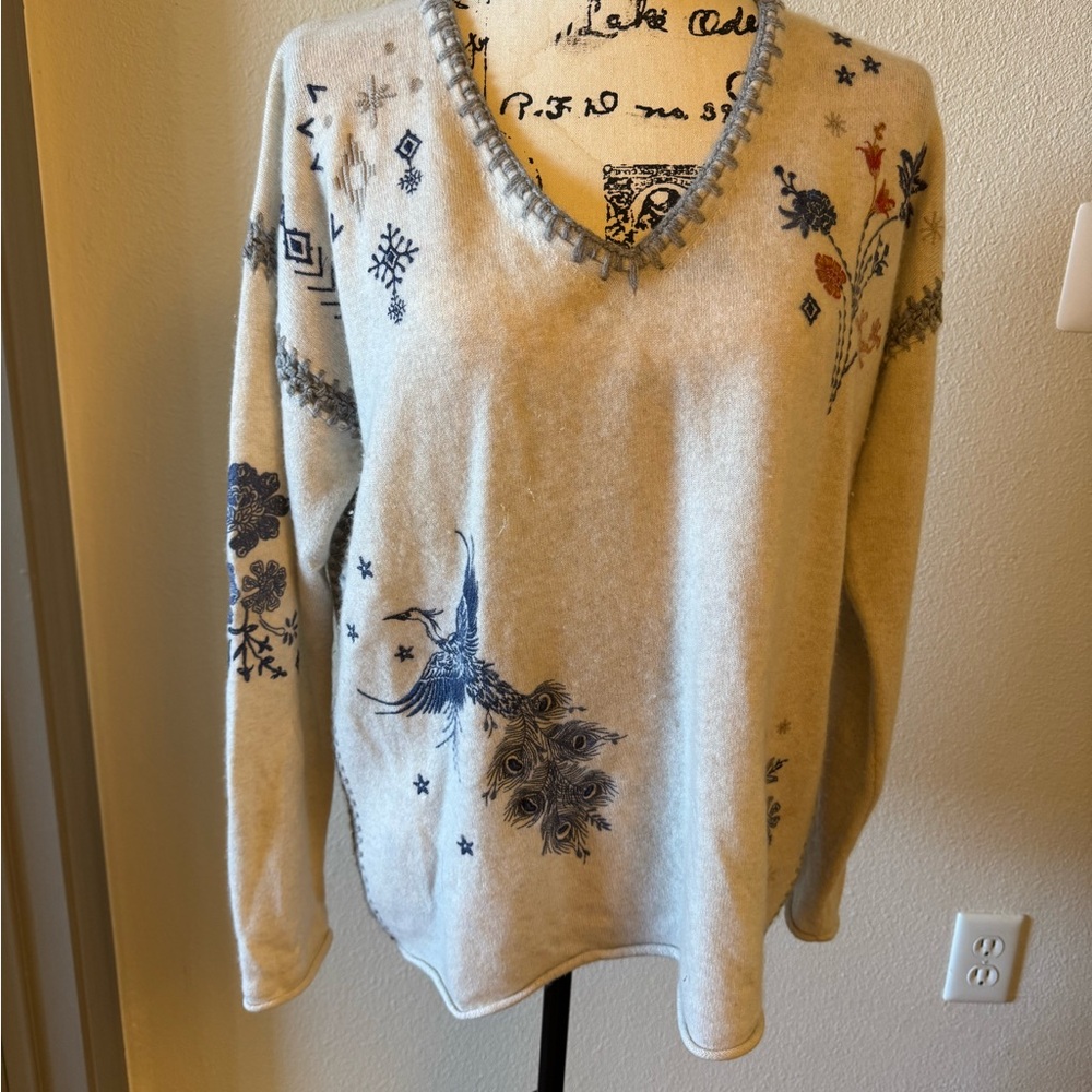 Johnny Was cashmere Embroidered V-Neck Sweater Cream Blue M